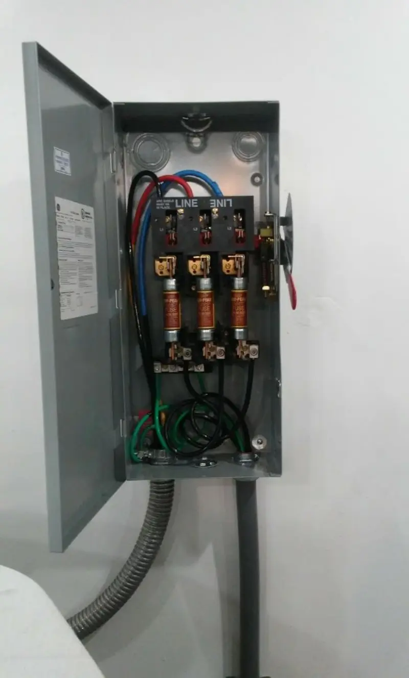 Three-phase disconnect switch installed for Smoke Detector Installation in Mount Juliet